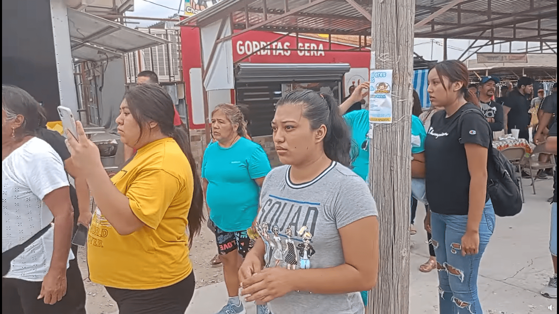 ¡ABUSO DE AUTORIDAD! Atropellan y detienen policías a motociclista 