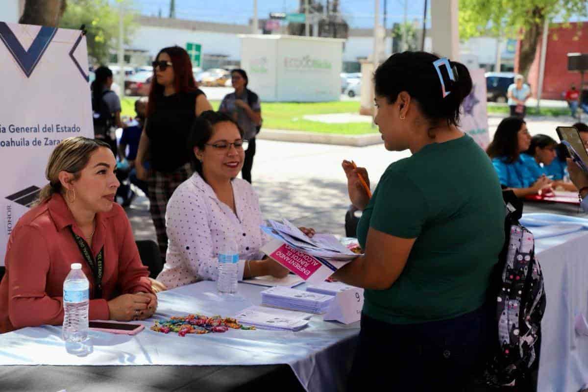 Acuden a Feria de Salud Mental