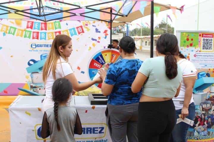 ¡LA FIESTA NO PARA! Realizan kermes de proveedores en Súper Gutiérrez