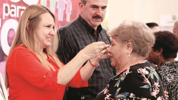 Repartirán mil pares de lentes para la vista cansada