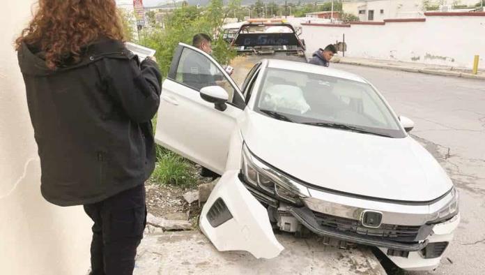 Queda ensangrentada; Se durmió al volante y choca alcoholizada