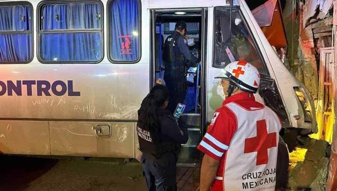 ¡MUERE al conducir chofer de transporte!