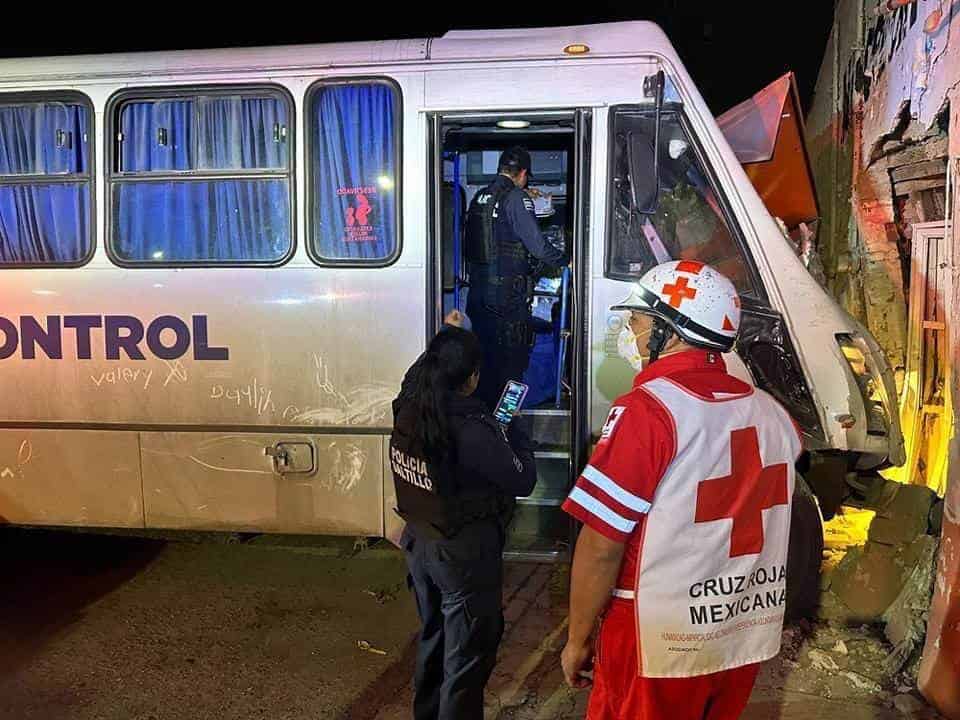 ¡MUERE al conducir chofer de transporte!