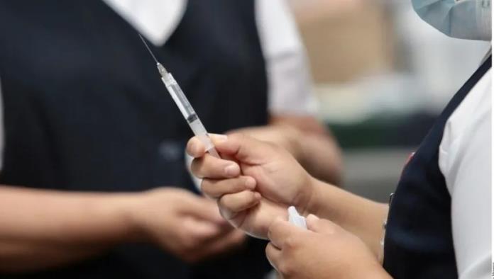 México arranca vacunación contra Covid e influenza