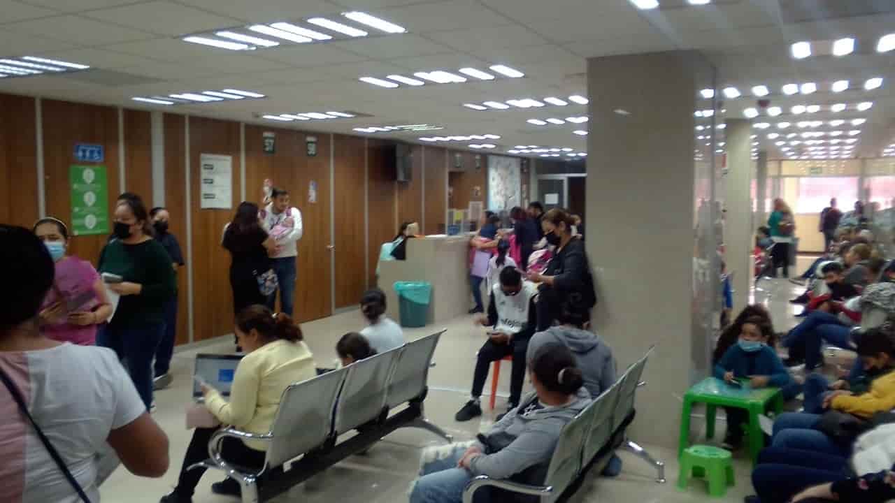 Sufre viacrucis al atenderse en IMSS