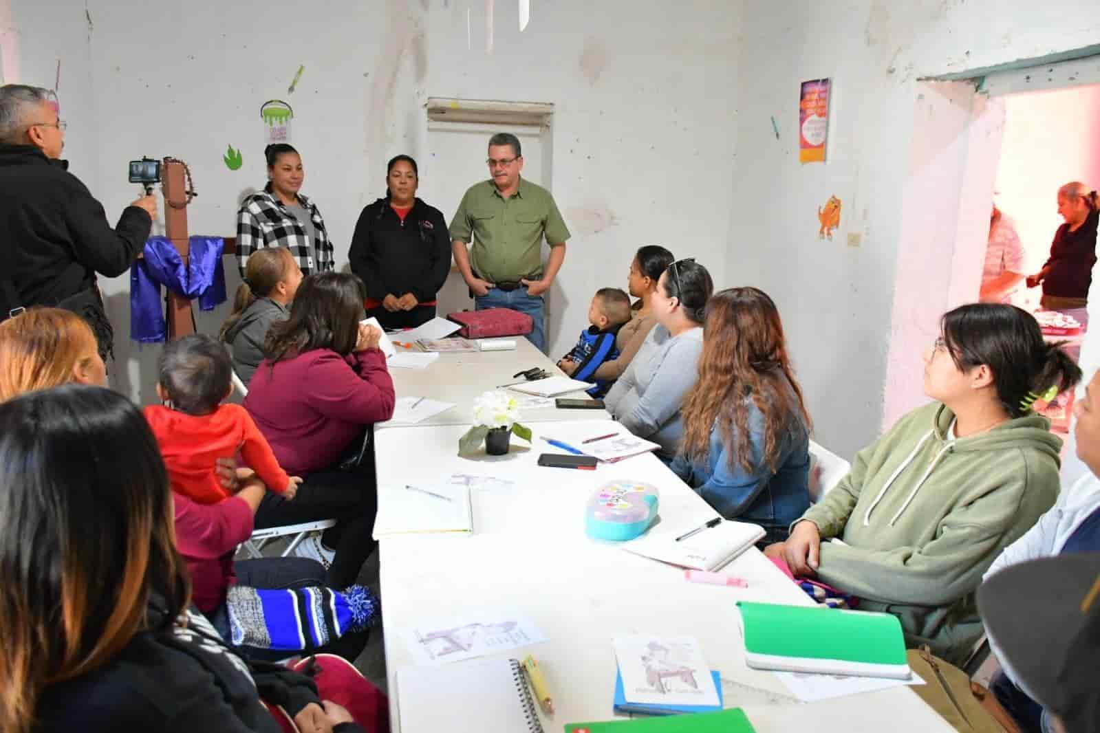 Arranca curso de costura en Nava 