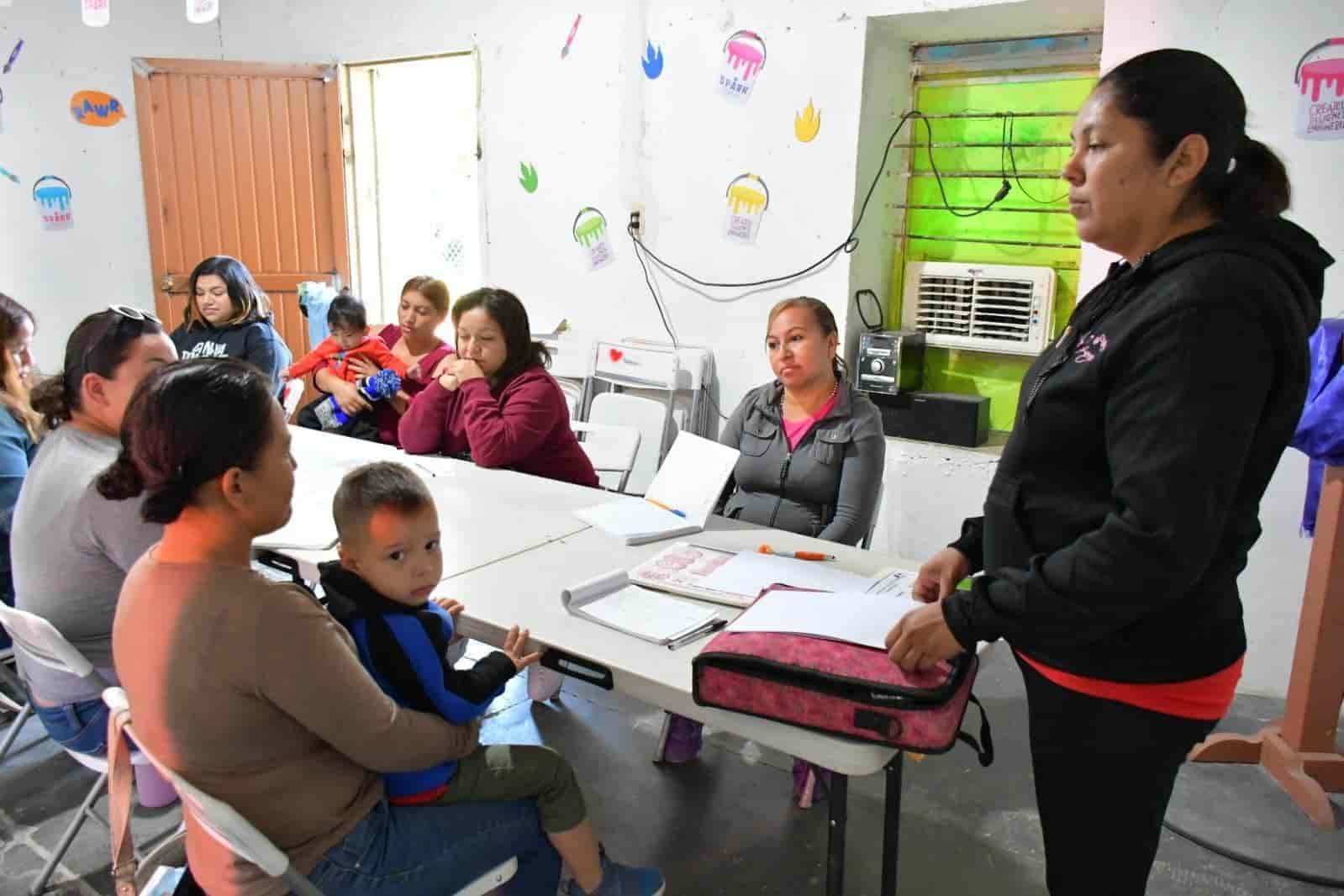 Arranca curso de costura en Nava 