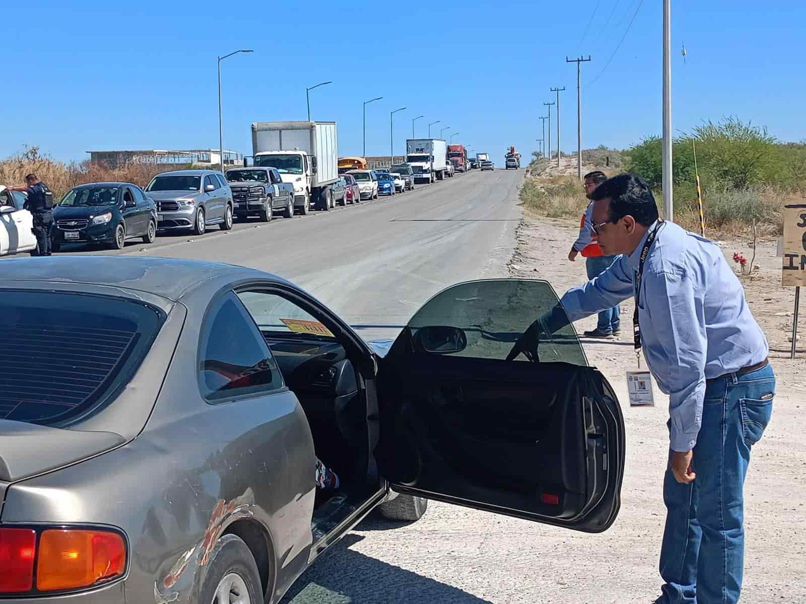 OPERATIVO: Exhortan pago de placas y licencia 