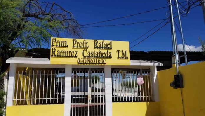 Juntarán padres dinero para reparar escuela