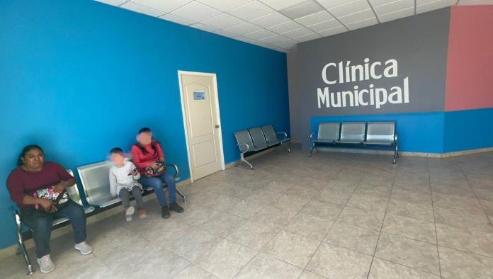 Acuden a clínica de Salud “San Isidro”