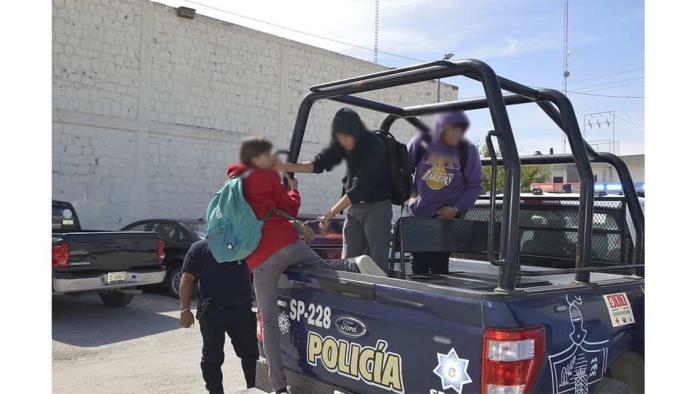 Roban menores chalecos tácticos