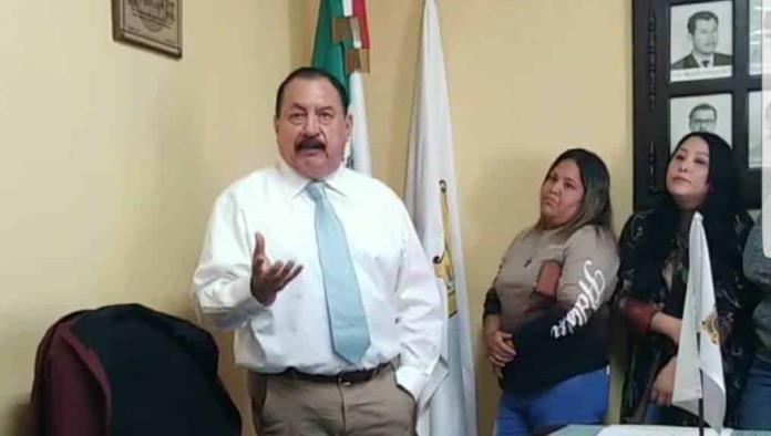 ¡EXPLOTAN CONTRA DIRECTOR! Protestan madres de familia