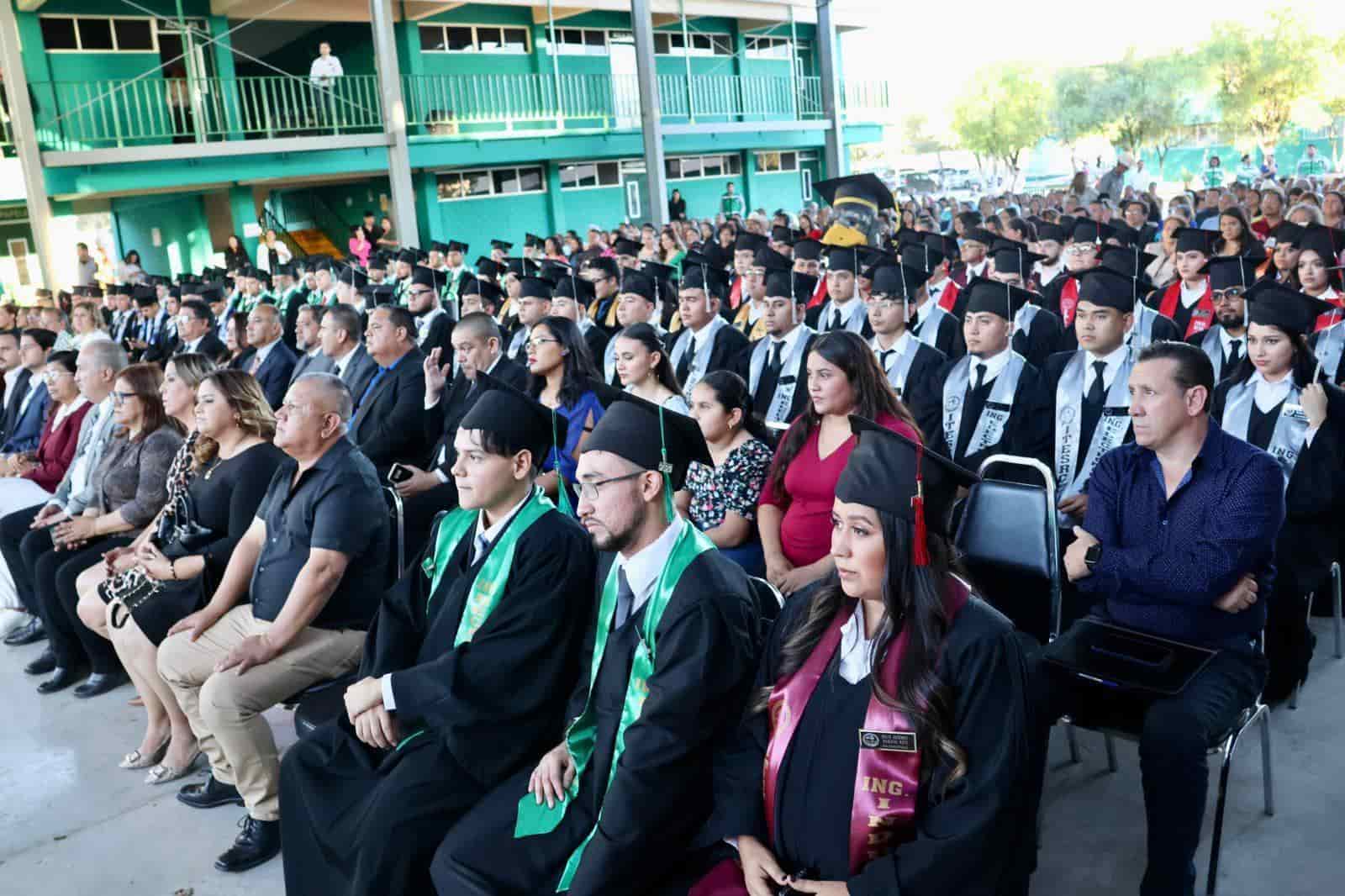 Egresan del TecNM más profesionistas