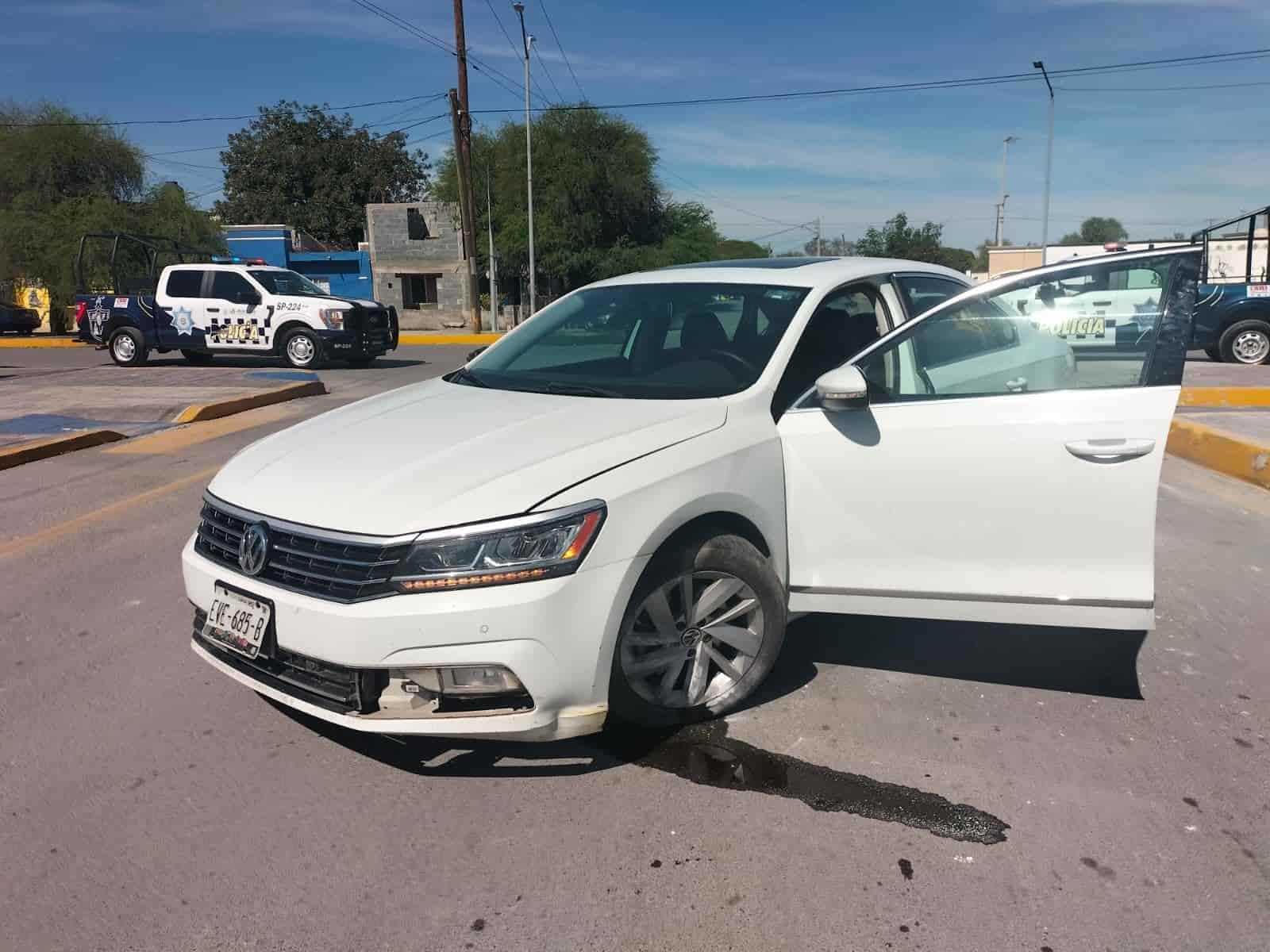 Brinca camellón con todo y auto