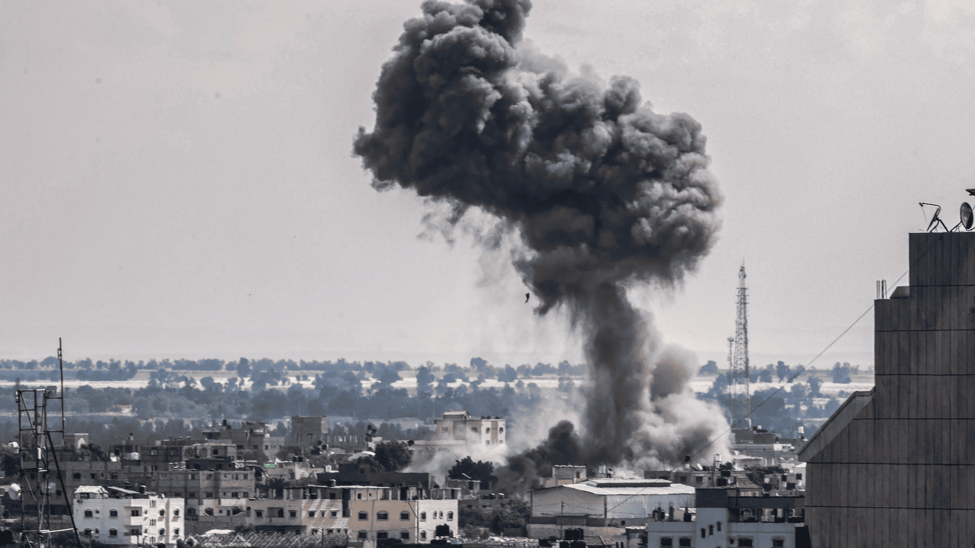 Intensificación de ataques en Gaza tras visita de Biden; llamado a la paz desde México