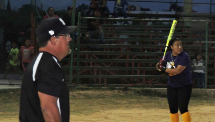 Muy buenas acciones en el Softbol de Iniciación Femenil