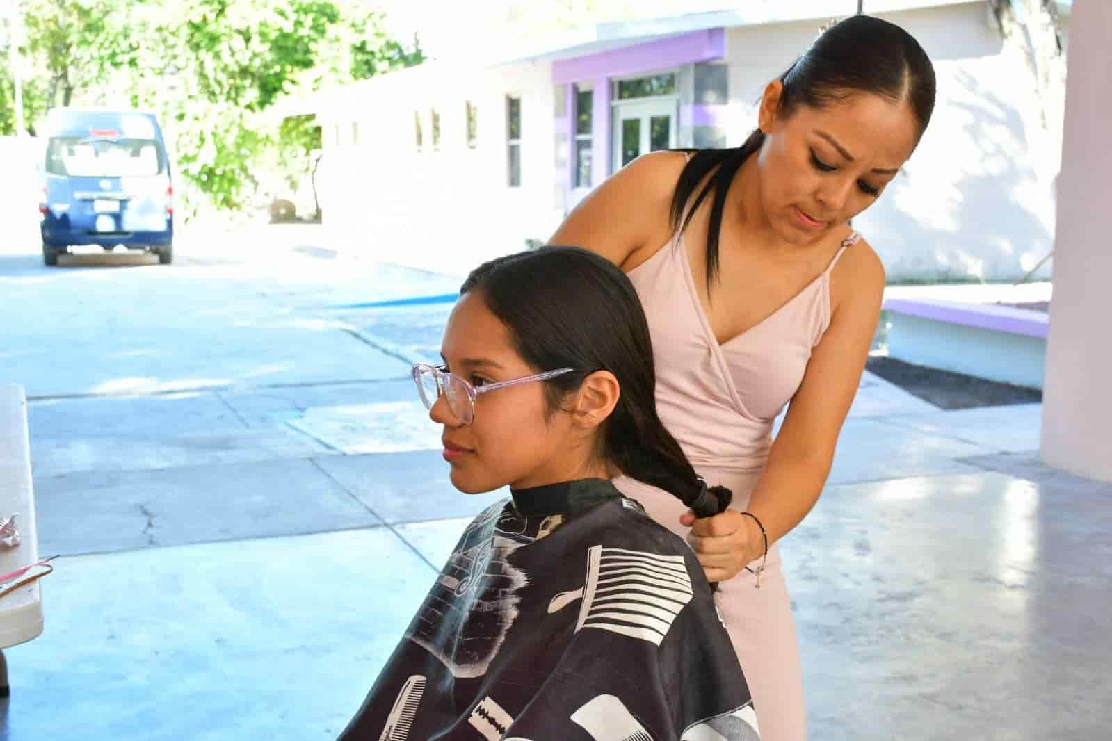 ¡DONAN SU CABELLO! Navenses donan cabello para mujeres con cáncer