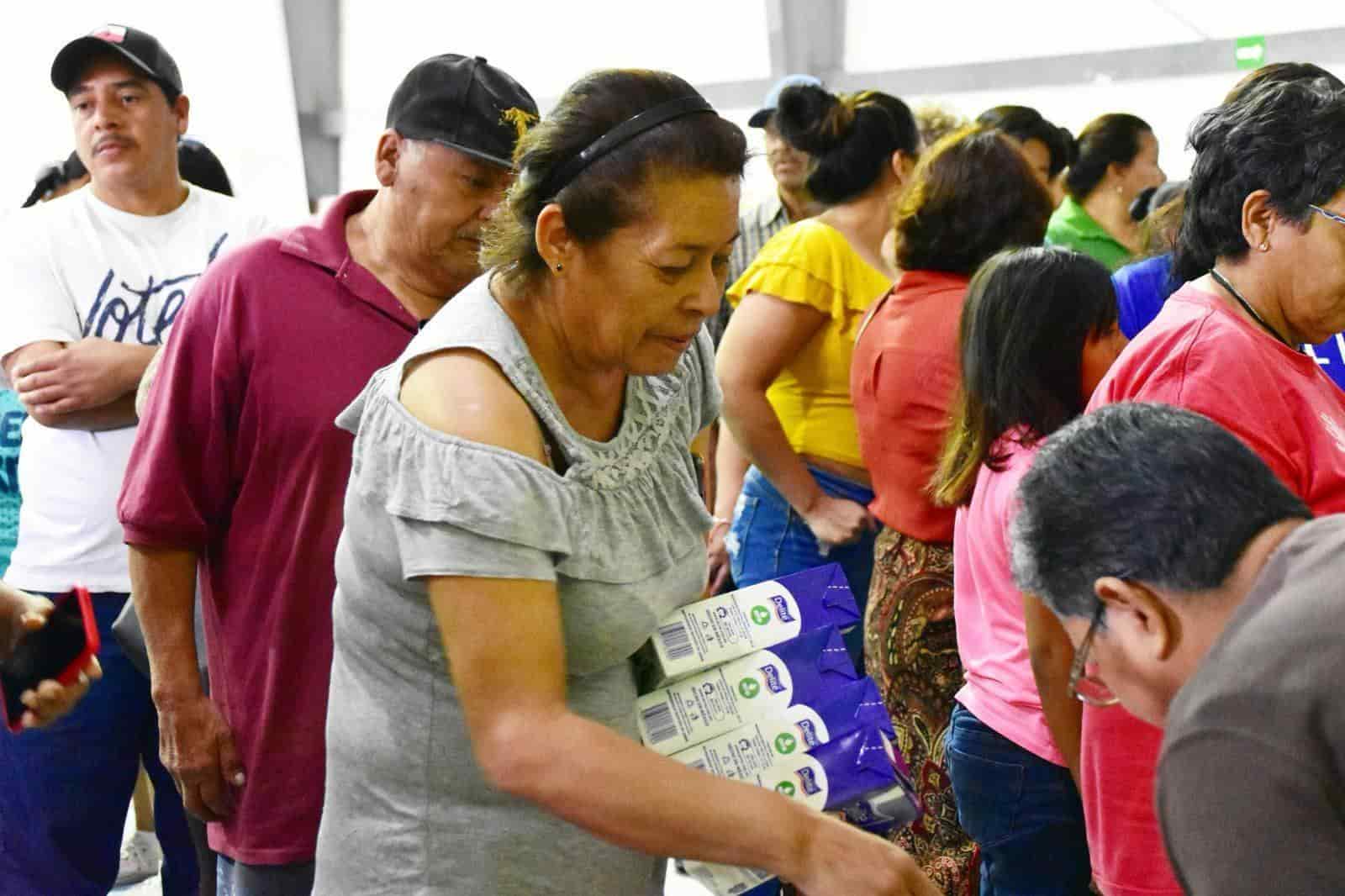 Dan apoyo alimentario a familias de Ciénegas