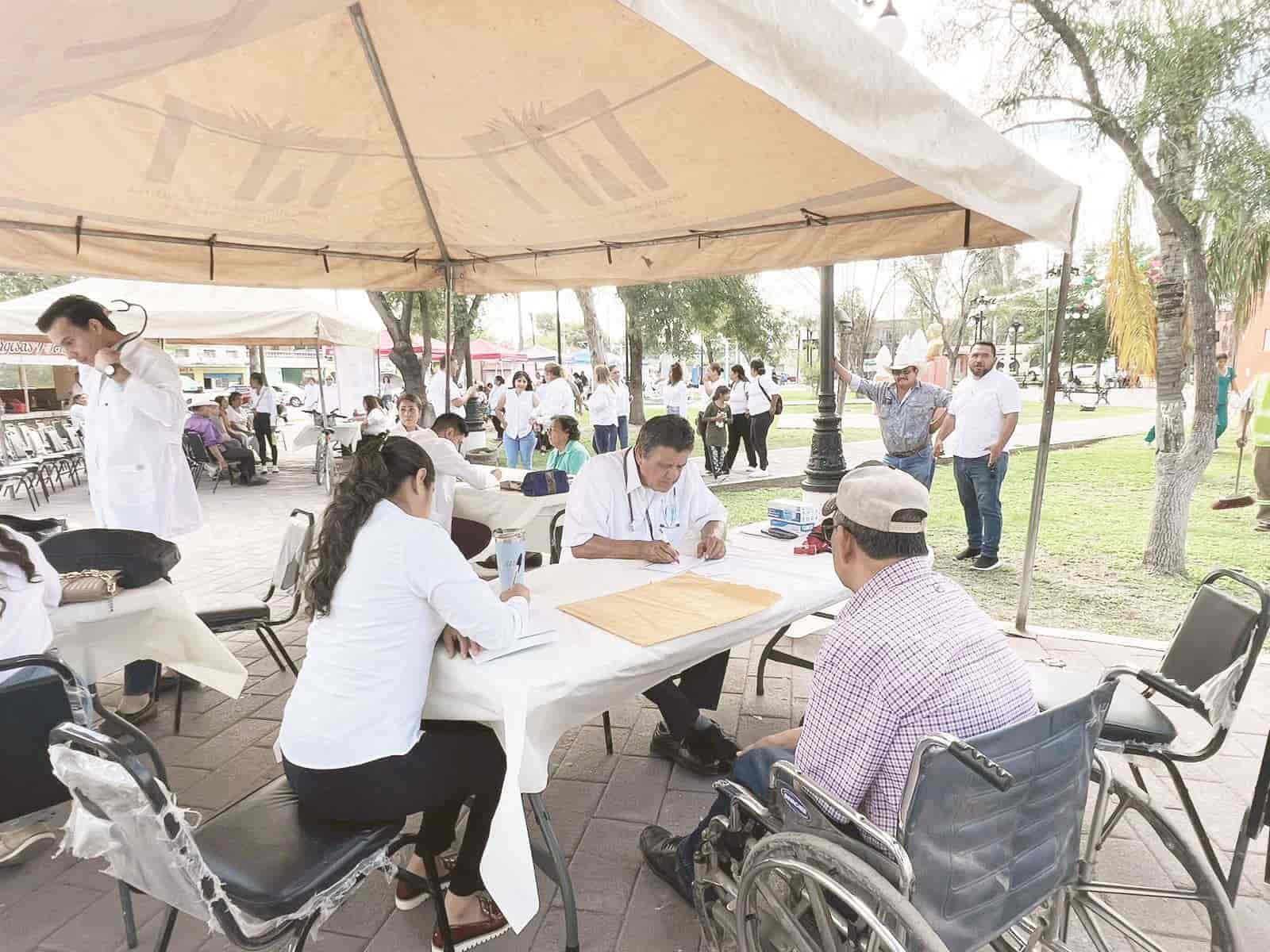 Llevan brigada de salud a Palaú