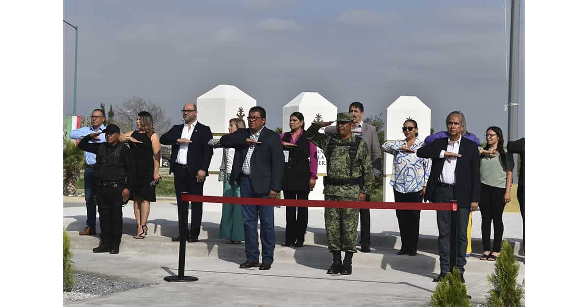 Inauguran hemiciclo a los Niños Héroes