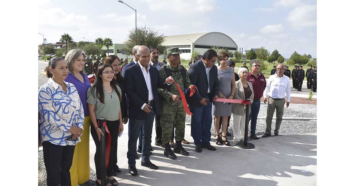 Inauguran hemiciclo a los Niños Héroes