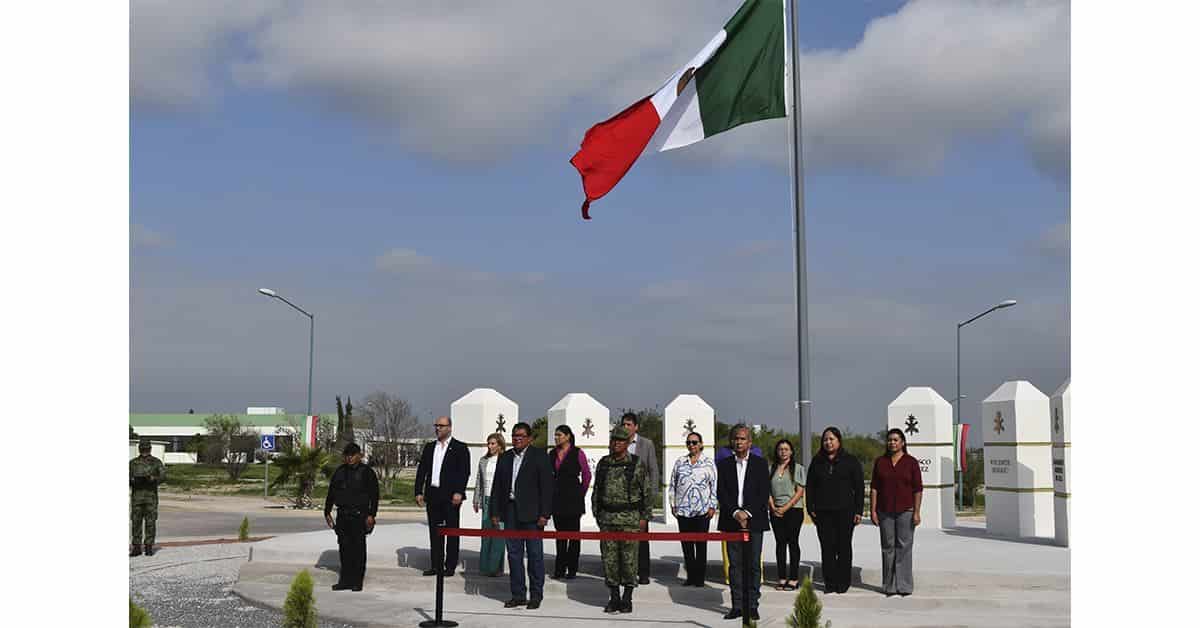 Inauguran hemiciclo a los Niños Héroes