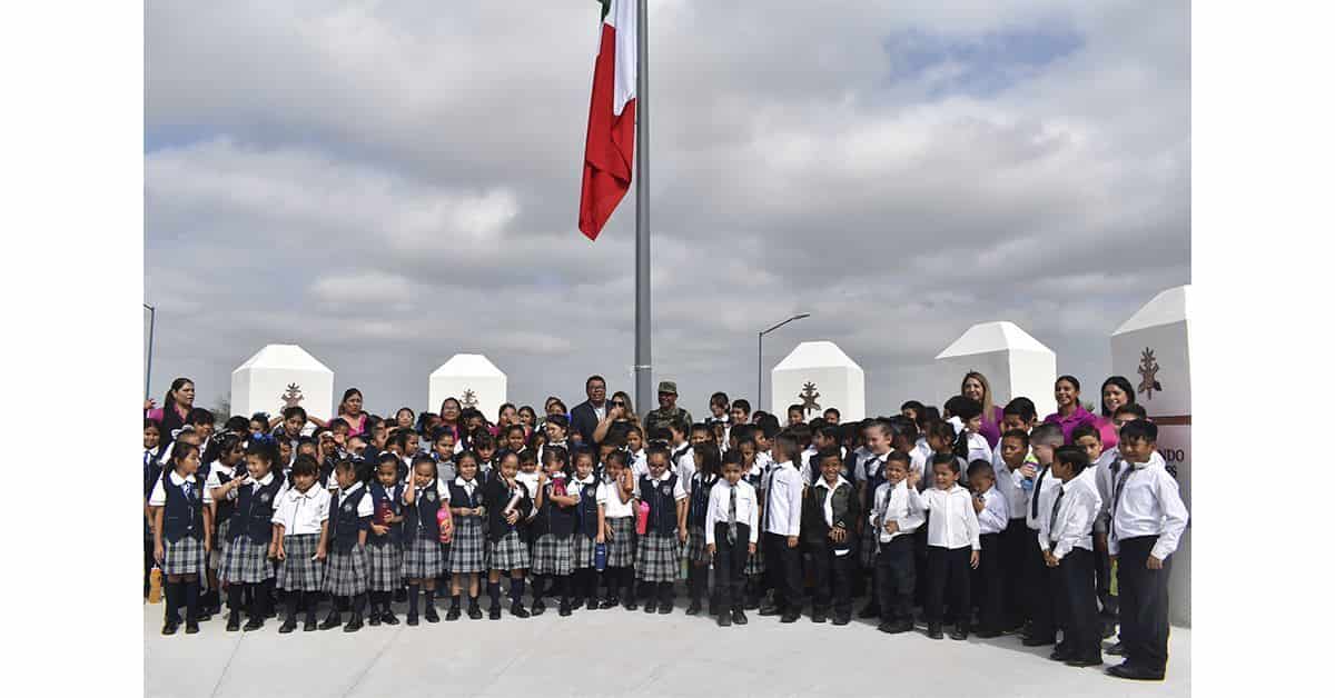 Inauguran hemiciclo a los Niños Héroes