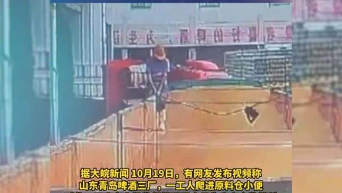 Captan a empleado orinando en la malta de una cervecería en China