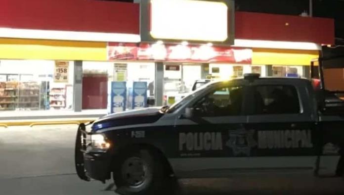 ¡Apunta de PISTOLA! Asaltan OXXO en la Buenos Aires