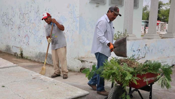 Intensifican limpieza en el panteón