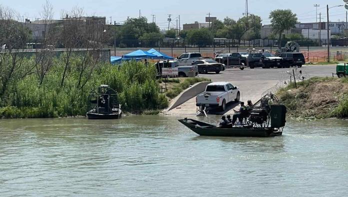 ¡LOS ARRASTRÓ LA CORRIENTE! Hombre perdió la vida y joven está crítica