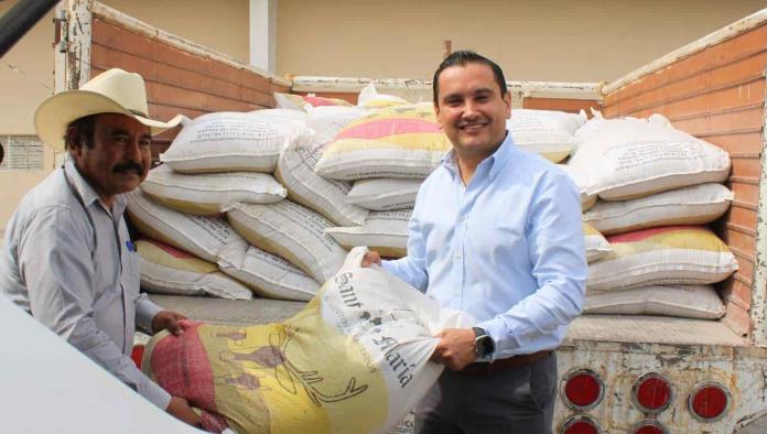 Realizan entrega de semilla de avena