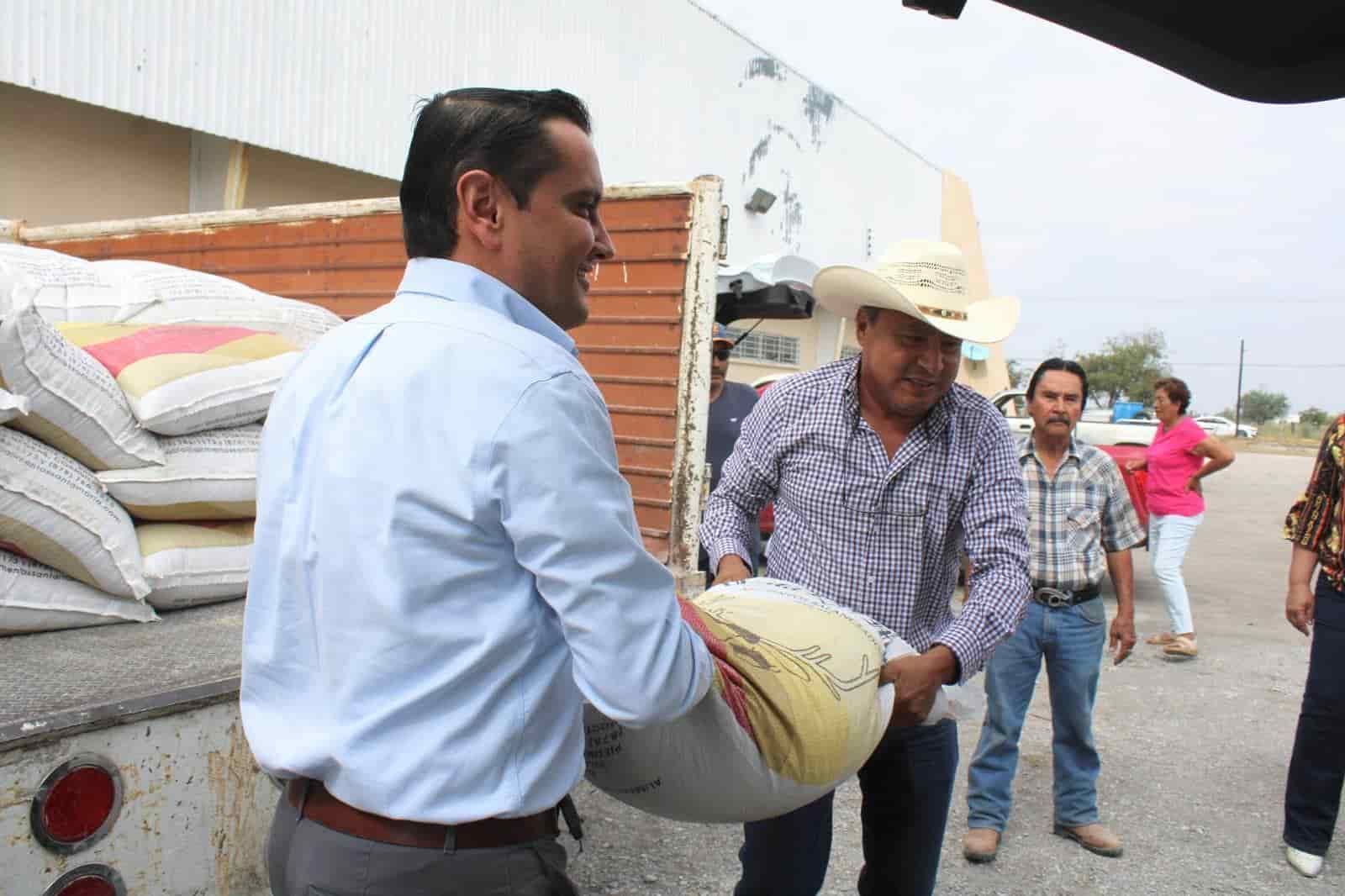 Realizan entrega de semilla de avena