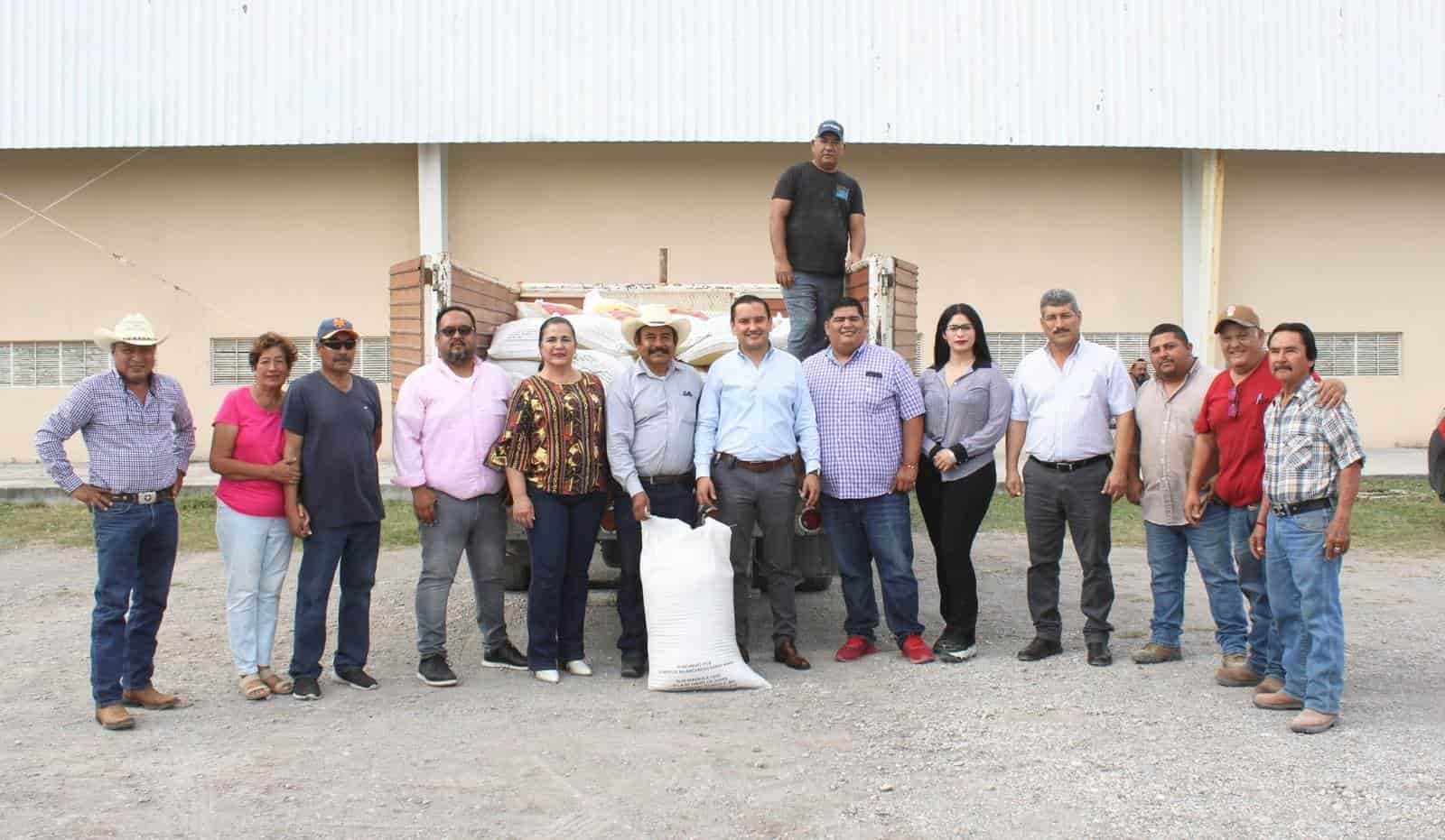 Realizan entrega de semilla de avena