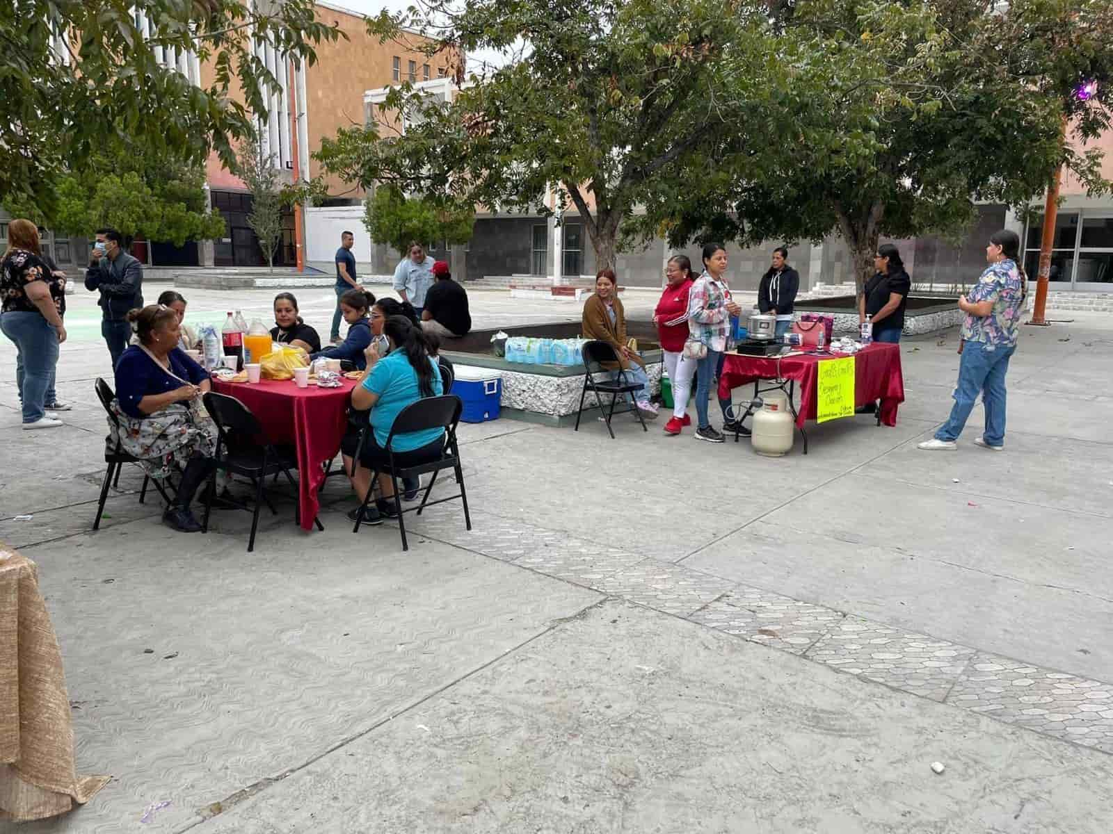 Entregan desayunos y oraciones