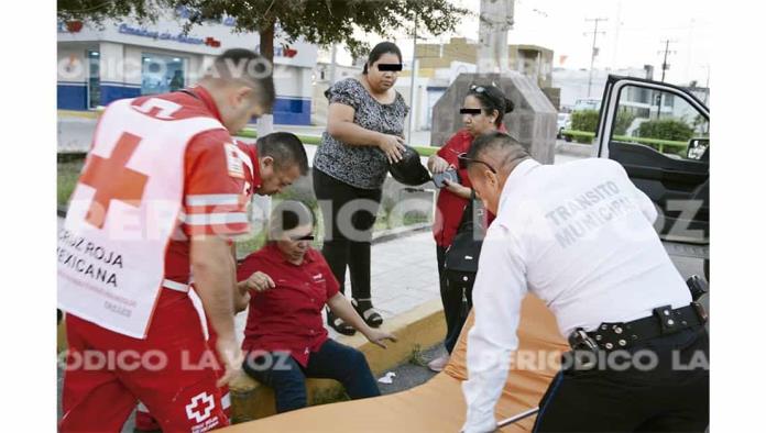 Se estrella en auto obrera de Aramark