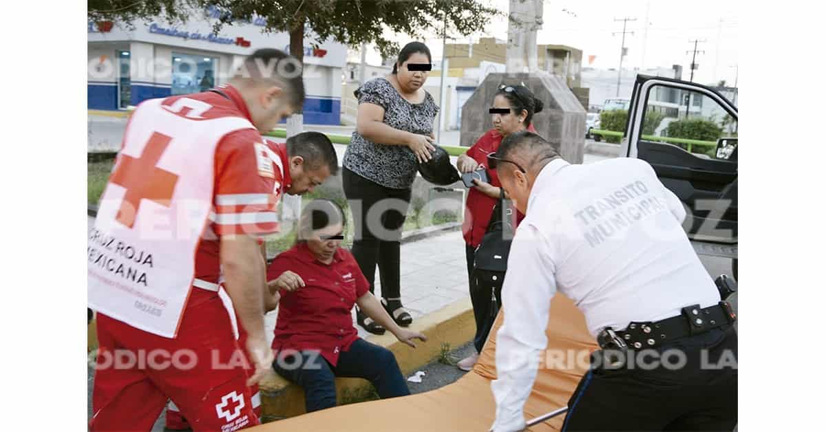 Se estrella en auto obrera de Aramark