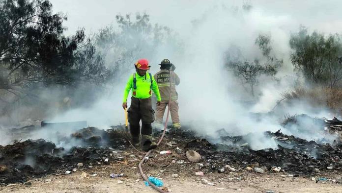 Arde basurero clandestino 