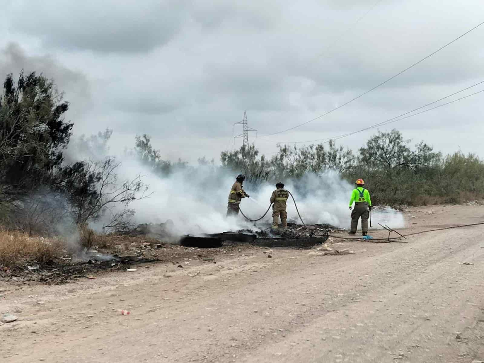 Arde basurero clandestino 