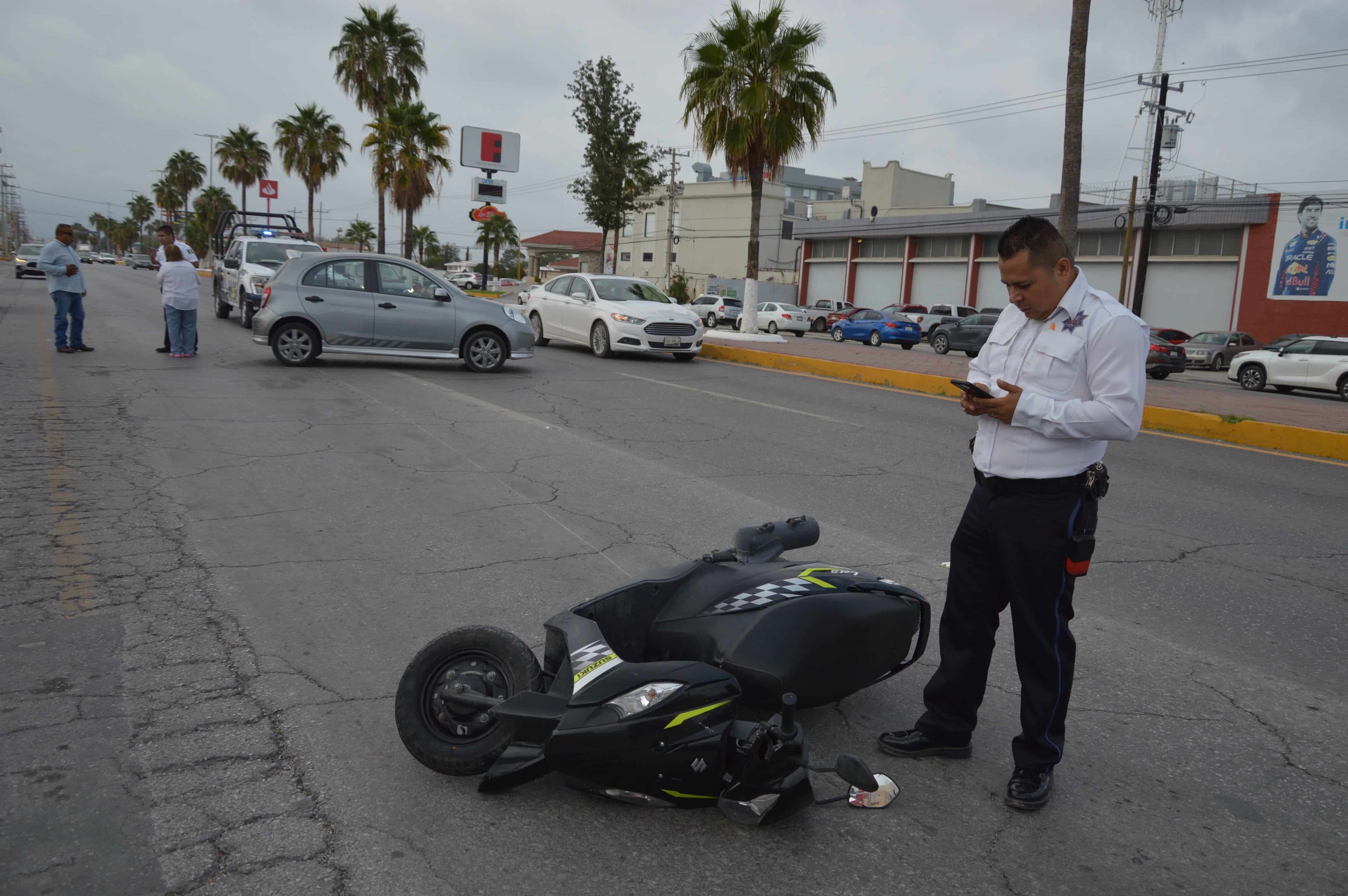 Manda a ‘volar’ a motociclista