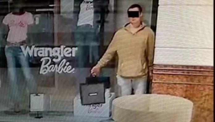 Hombre finge ser un maniquí para robar tienda