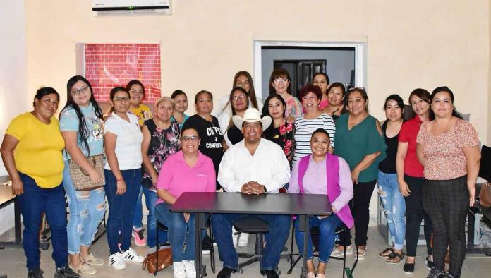 Terminan la “prepa” 22 mujeres