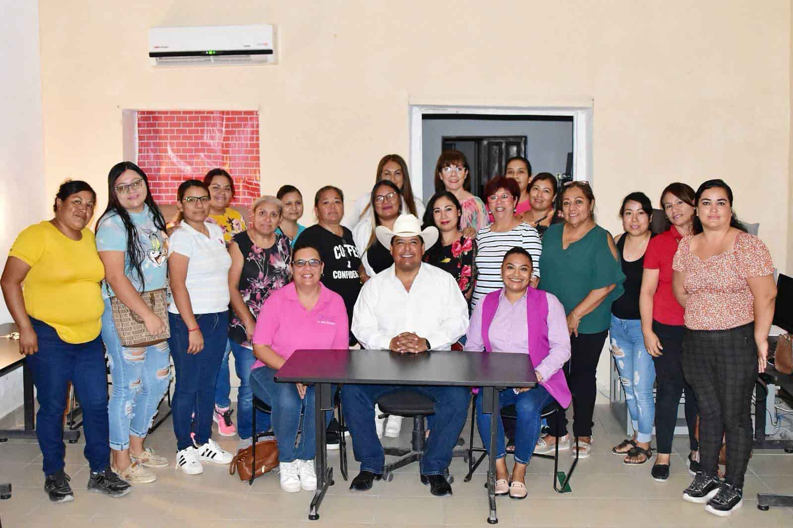 Terminan la “prepa” 22 mujeres