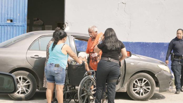 Abusa sexualmente de abuelita invidente, vecina lo graba