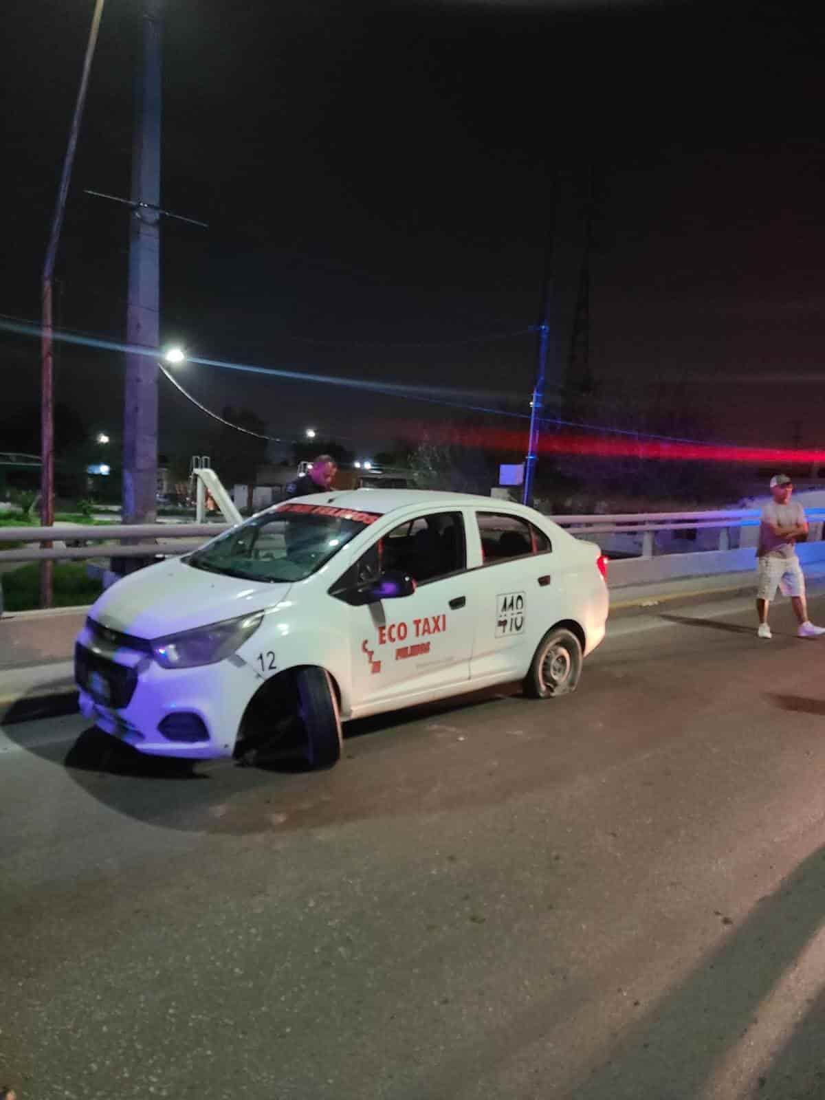 ‘Rebota’ taxista en puente de AHMSA