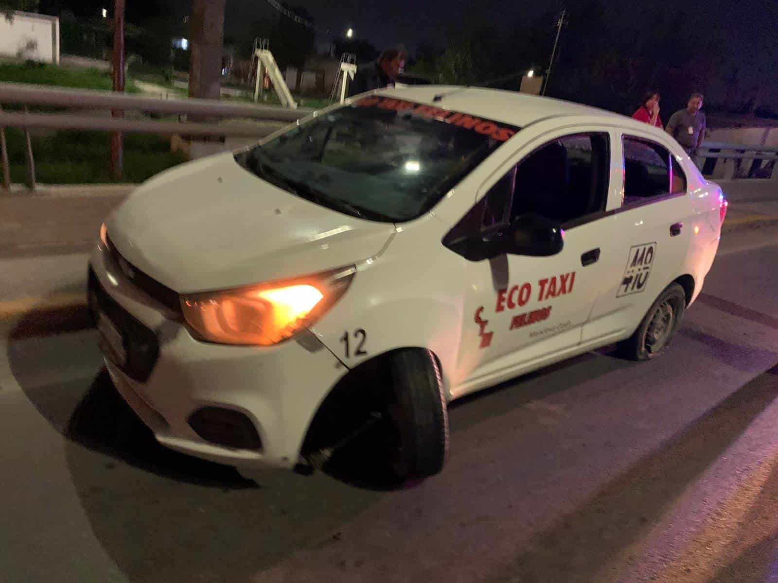 ‘Rebota’ taxista en puente de AHMSA