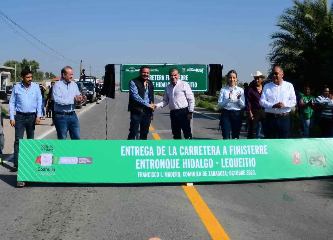 Entrega Riquelme obras en La Laguna