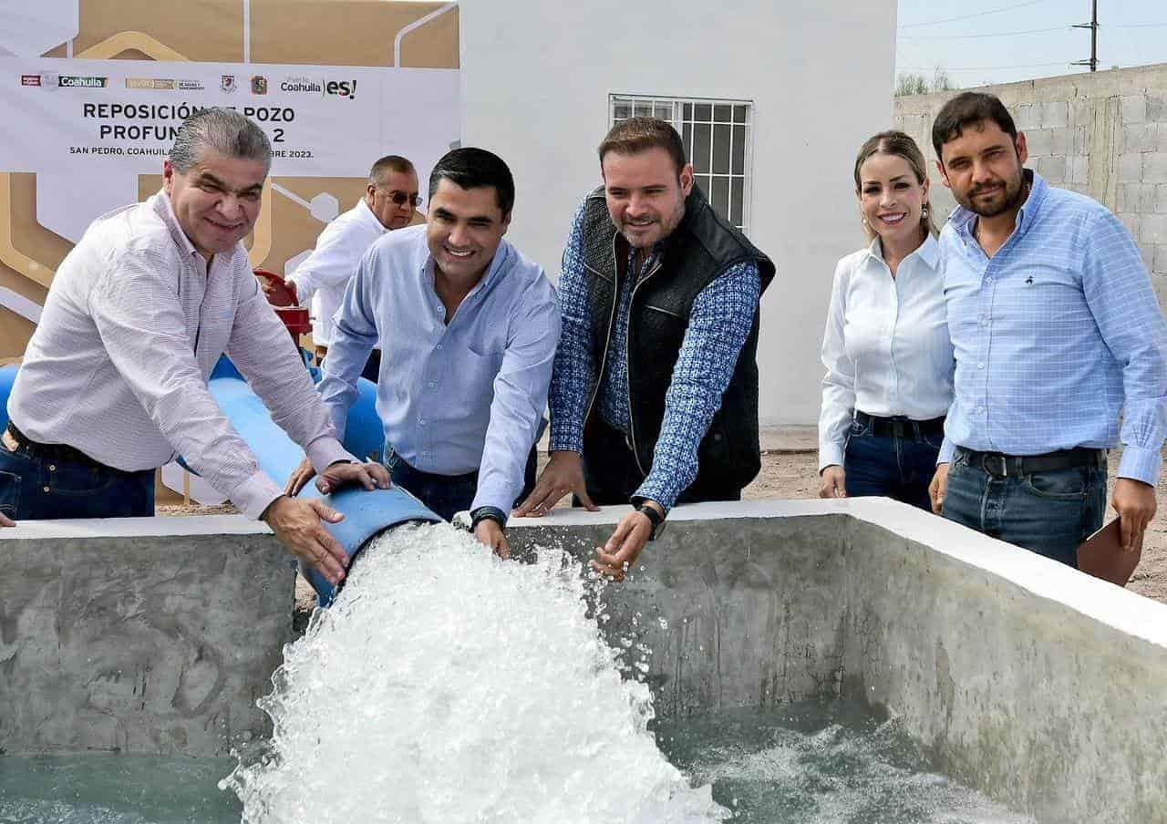 Entrega Riquelme obras en La Laguna