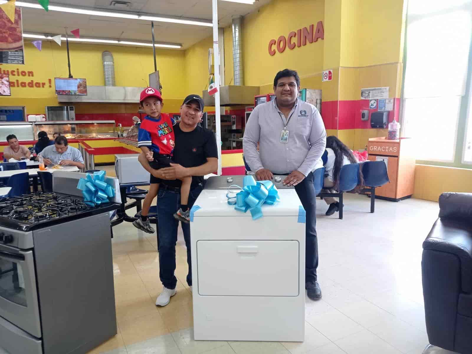 Súper Gutiérrez realizó la Entrega de Regalos por su 51 Aniversario