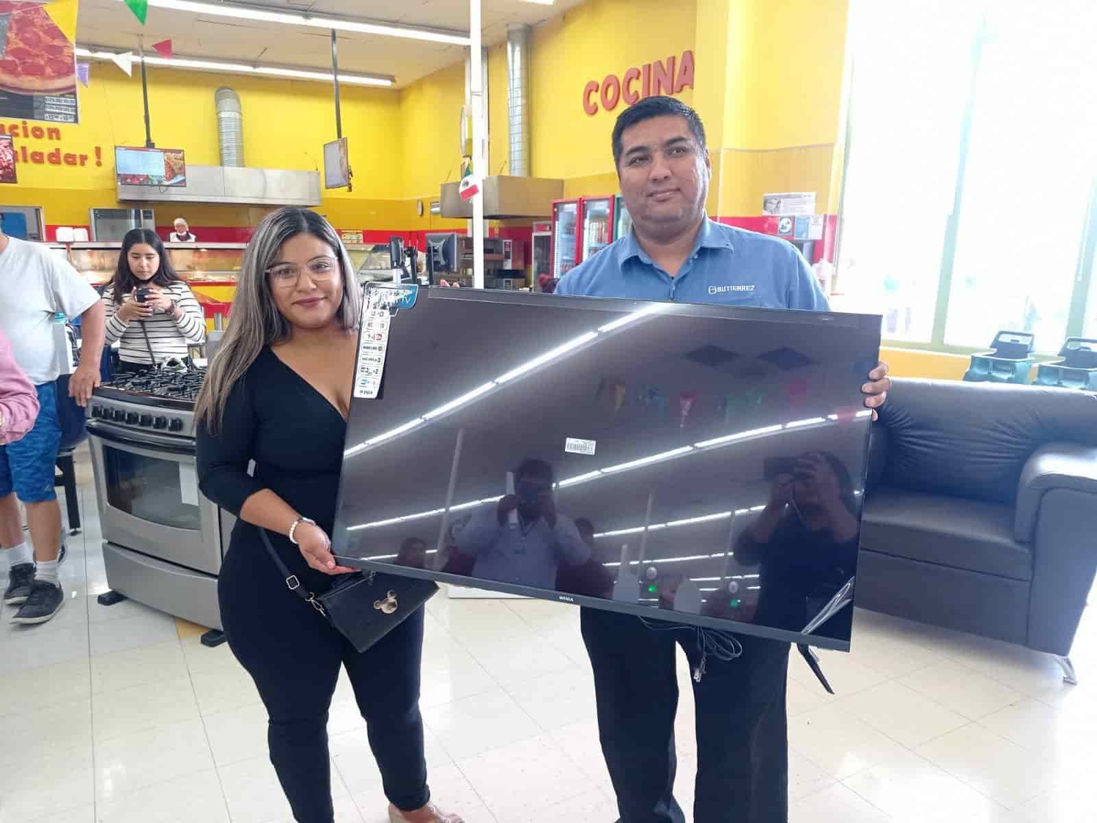 Súper Gutiérrez realizó la Entrega de Regalos por su 51 Aniversario